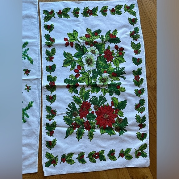 Unique Christmas tea towels. Christmas kitchen decor.  Vintage holiday linens - Picture 2 of 3
